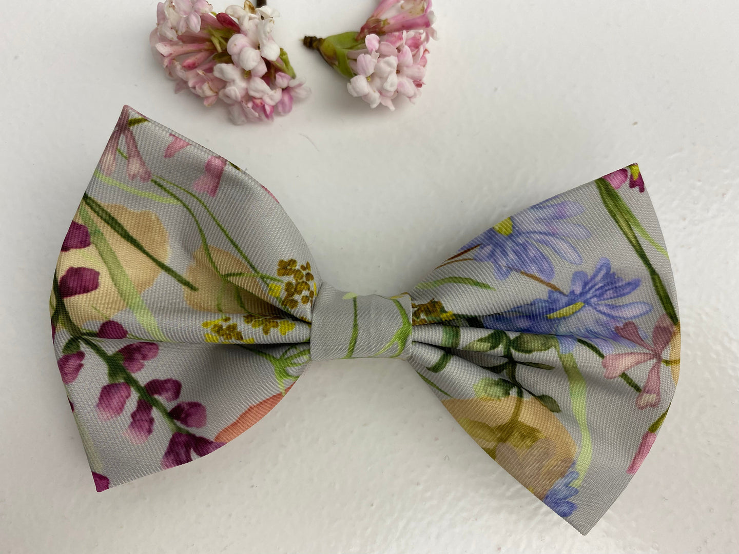 Light wild flower meadow-Bow tie